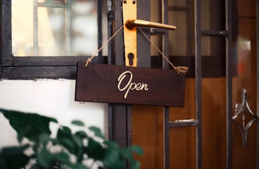 Why Some Restaurants Make You Feel Welcome (And Others Don’t)