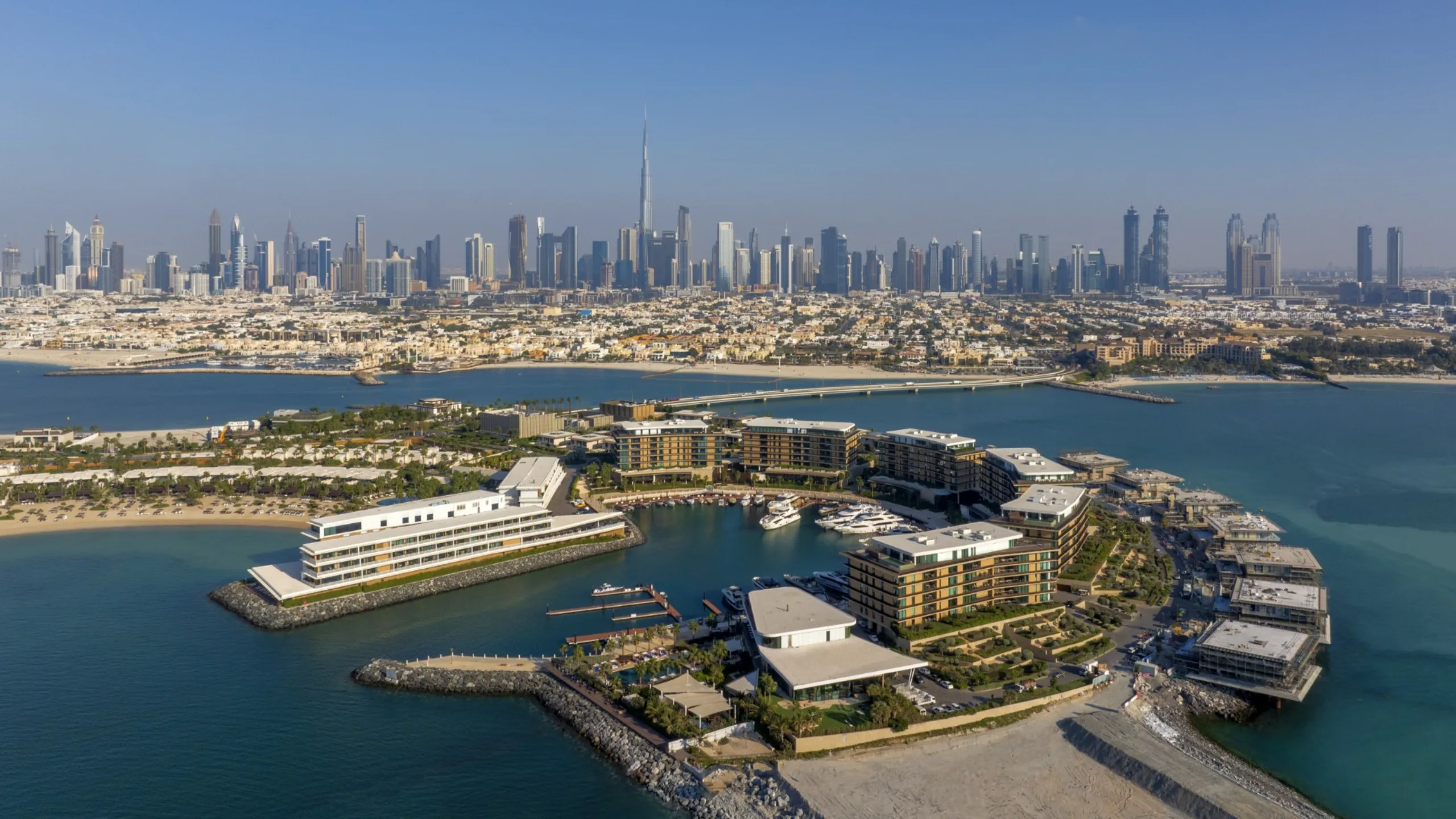 Why Investors Are Buying Luxury Villas on Jumeirah Bay
